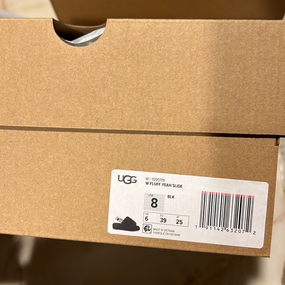 NIB Fluff Yea Black Ugg slippers - Picture 4 of 4